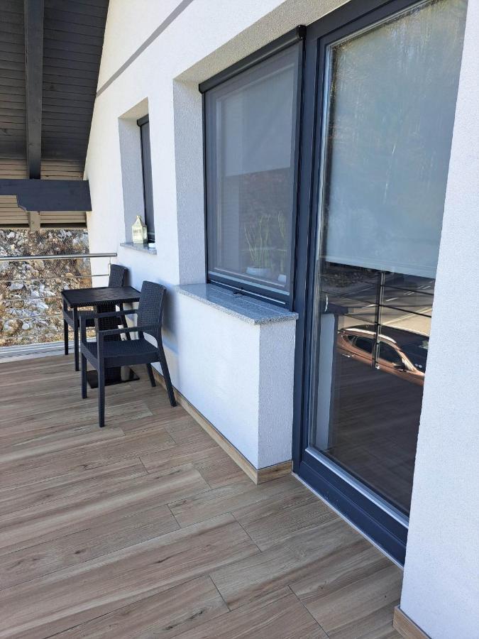 Apartmaji Tisa In Zana Rovte Bagian luar foto